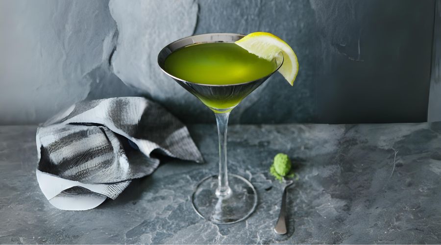Dr. Weil's matcha martini recipe. Find out how to make a matcha martini at home just like Dr. Weil.