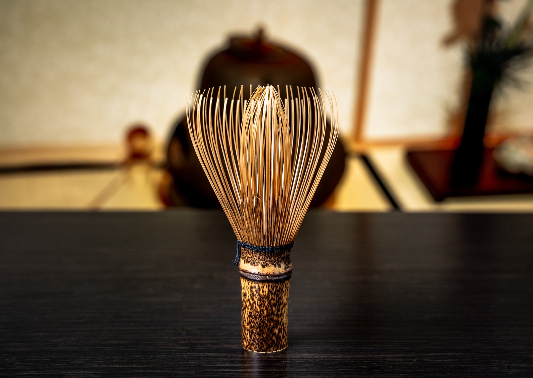 Matcha whisk made of golden bamboo – HEALTH BAR GmbH